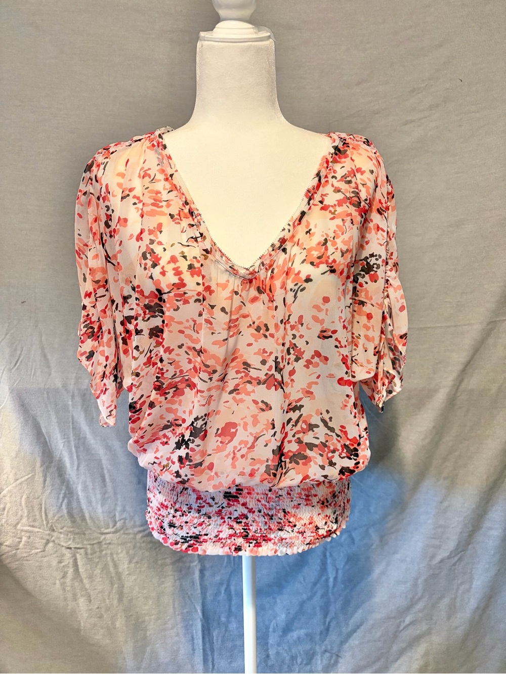 White House Black Market Coral Pink Floral V-Neck Blouson Top